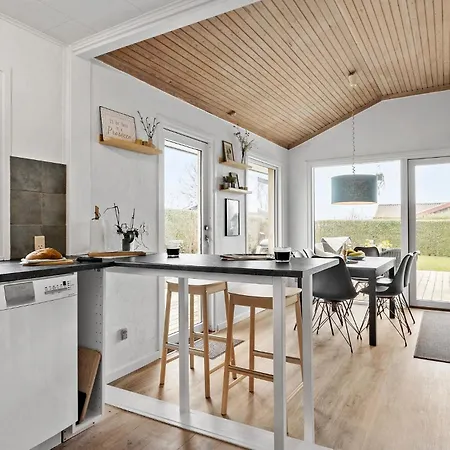 2 Bedroom Awesome In Holiday home