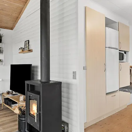 2 Bedroom Awesome In Holiday home *