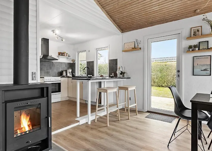 2 Bedroom Awesome In Дом отдыха Богенсе